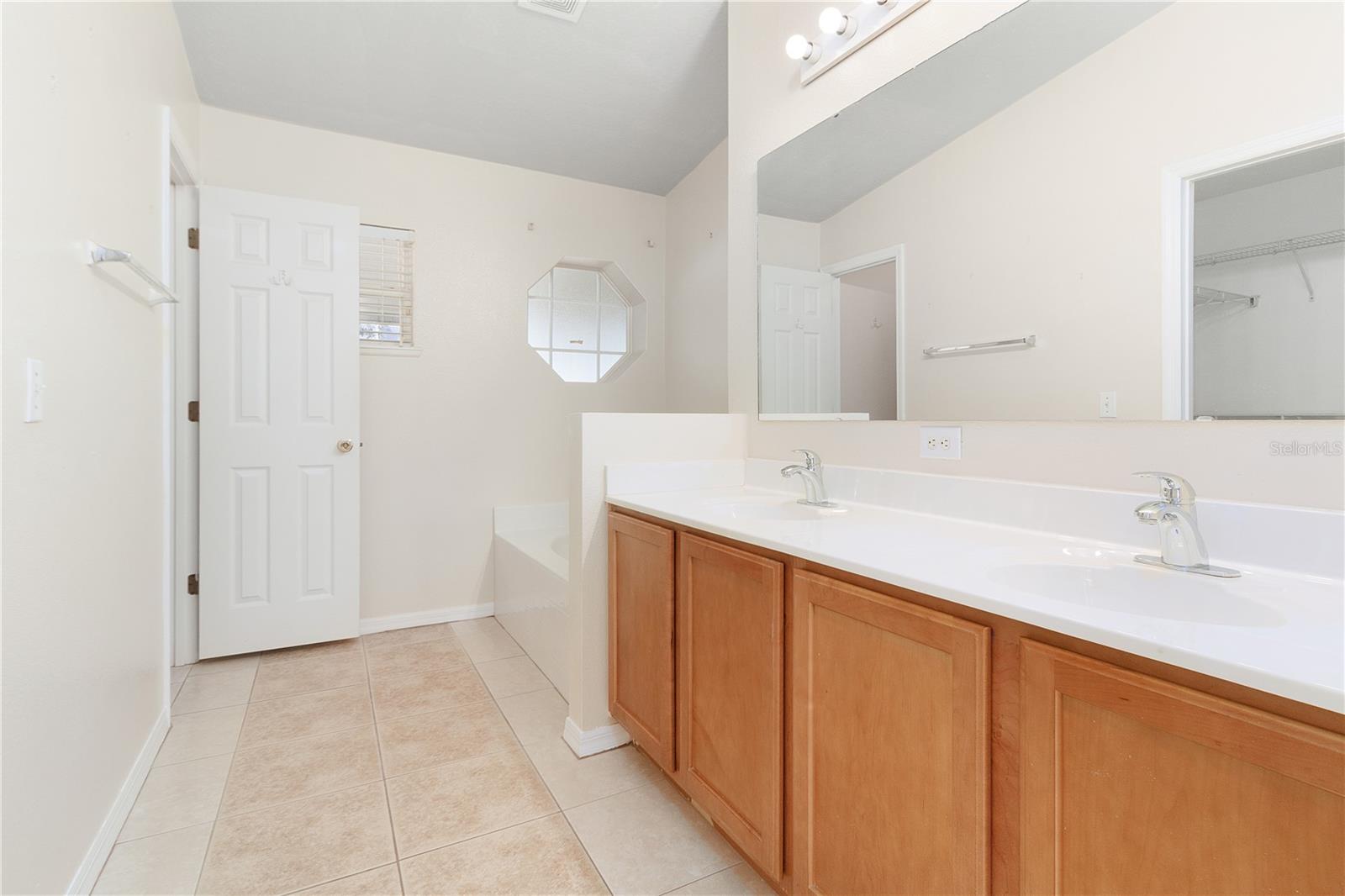 Image 29 of 41 For 416 Hammerstone Avenue