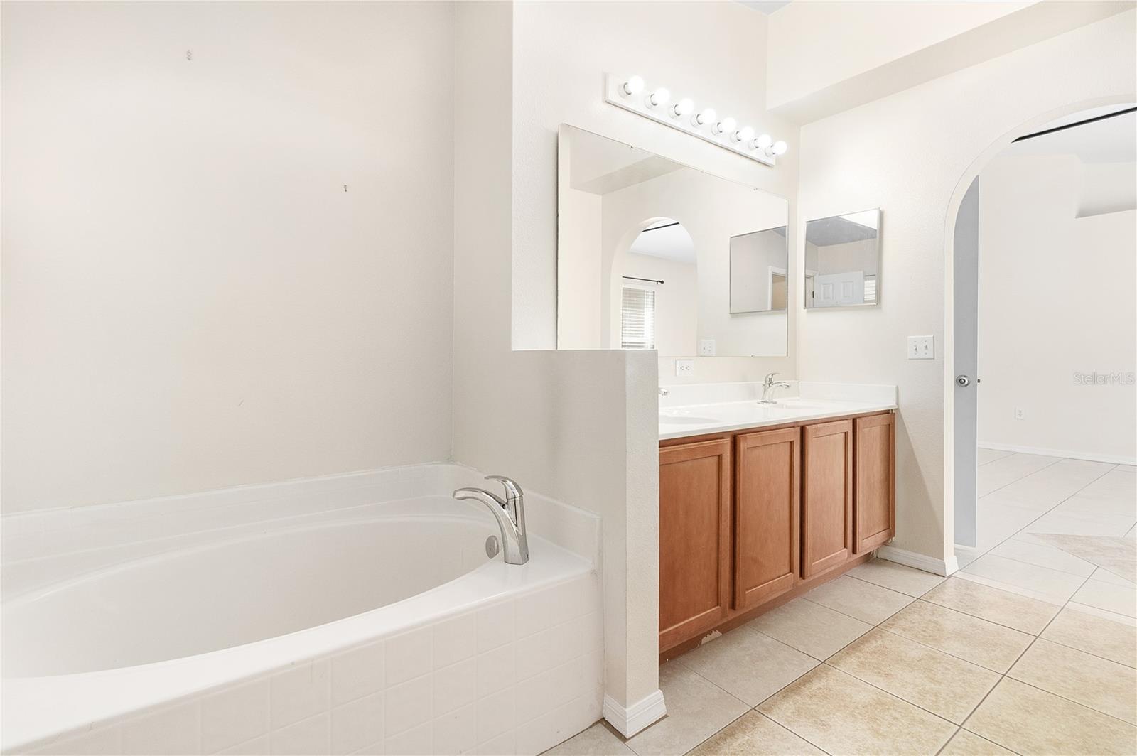 Image 30 of 41 For 416 Hammerstone Avenue