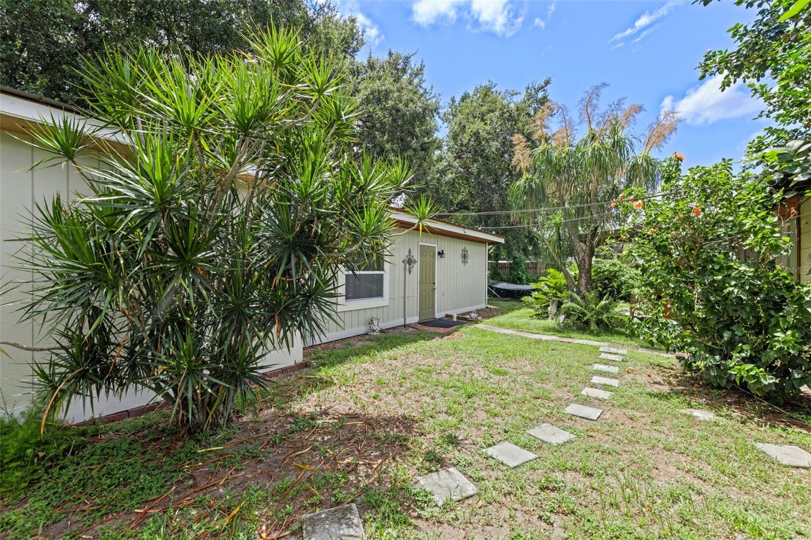 Image 21 of 25 For 7627 Daetwyler Drive