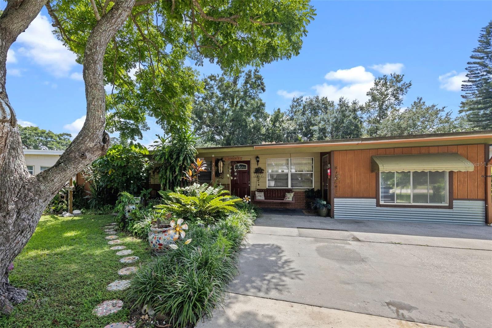 Image 4 of 25 For 7627 Daetwyler Drive