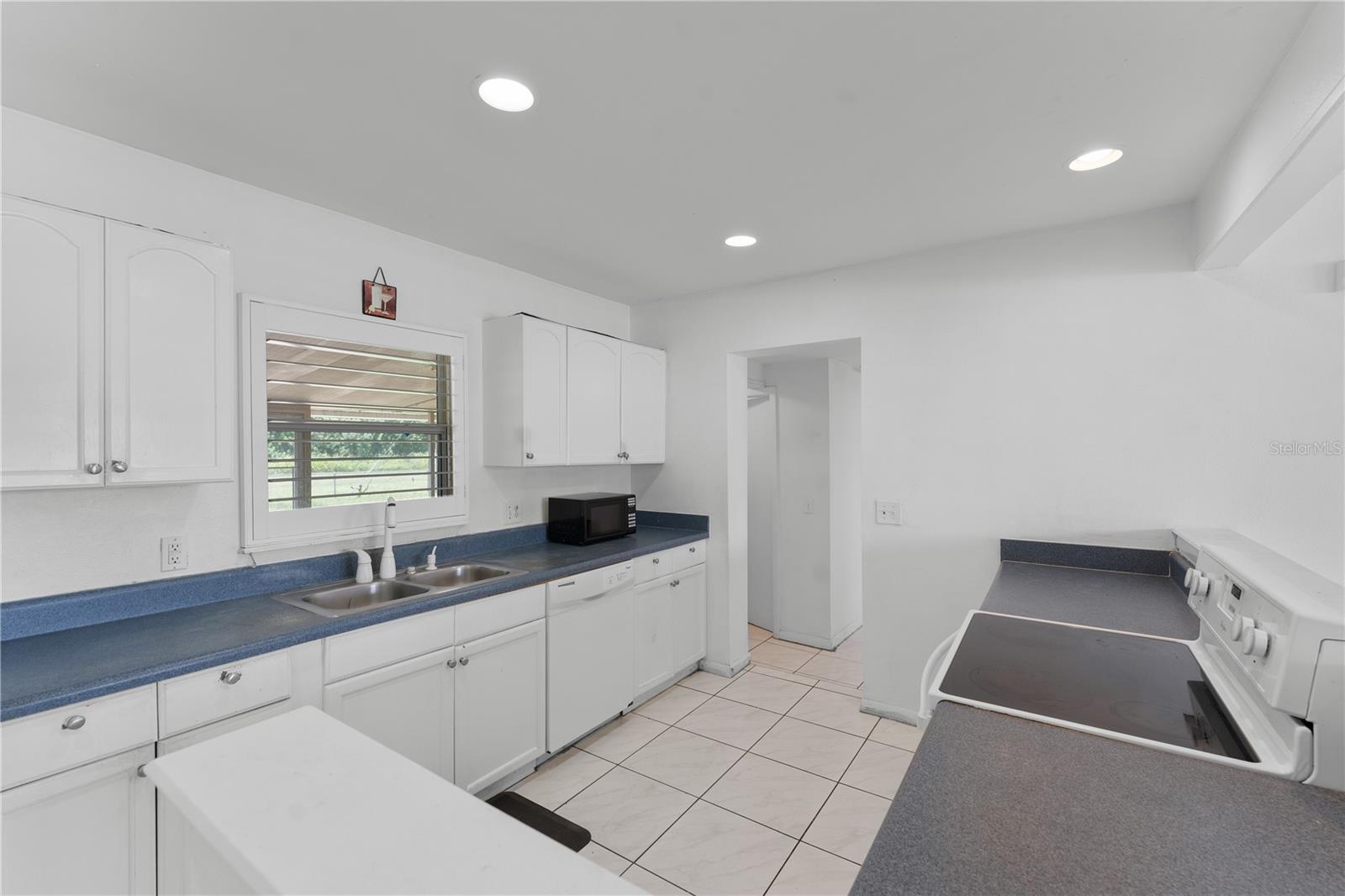 Image 8 of 24 For 2316 Colton Drive