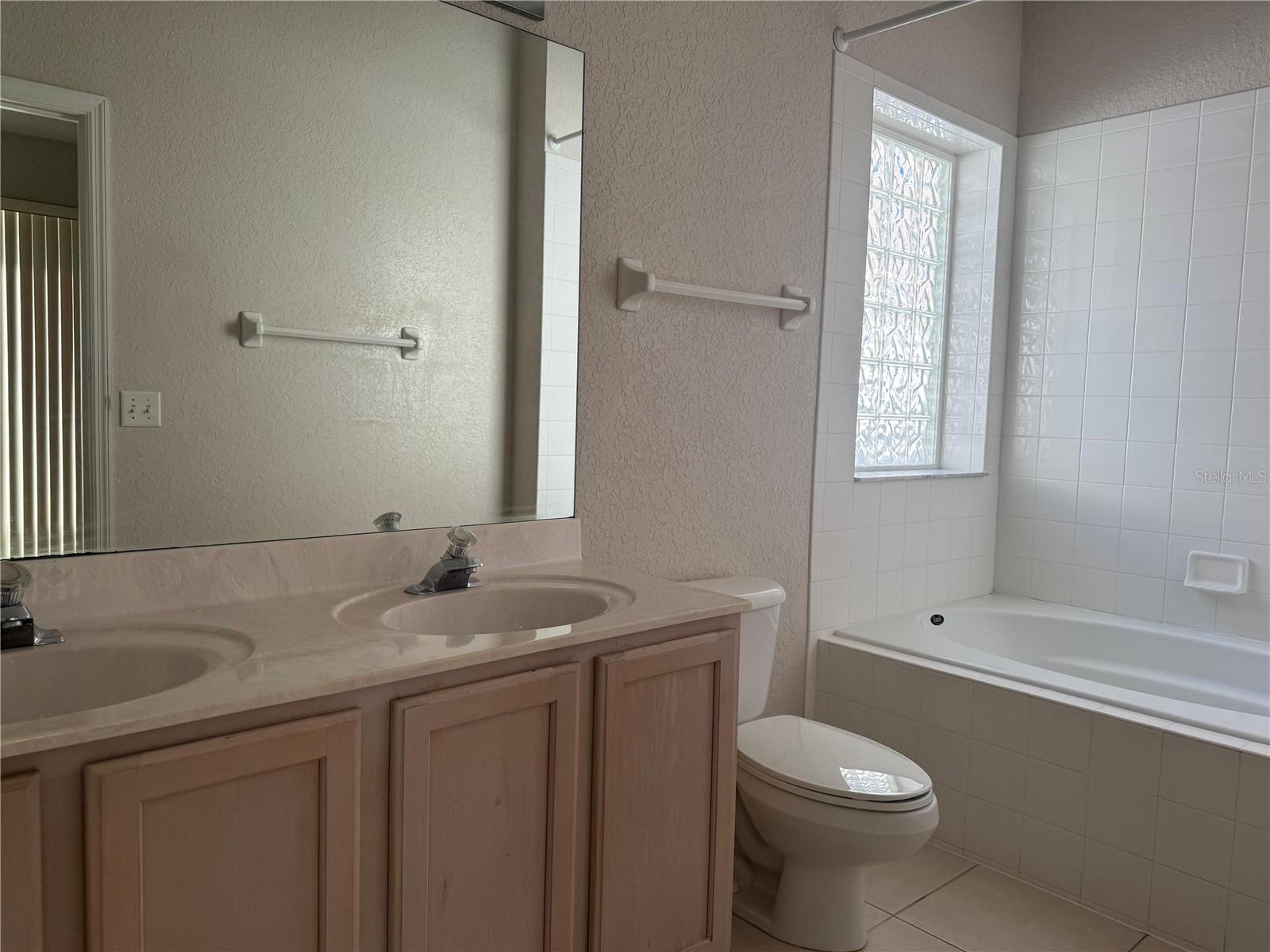 Image 11 of 17 For 525 Corvina Drive