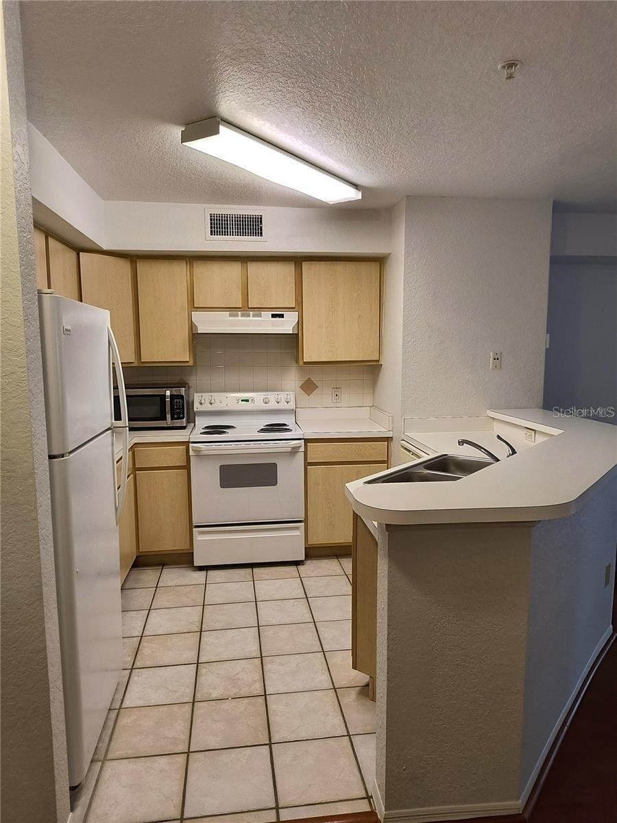 Image 3 of 15 For 826 Camargo Way 310
