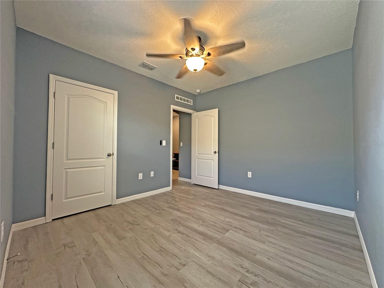 Image 11 of 20 For 907 Big Bend Avenue
