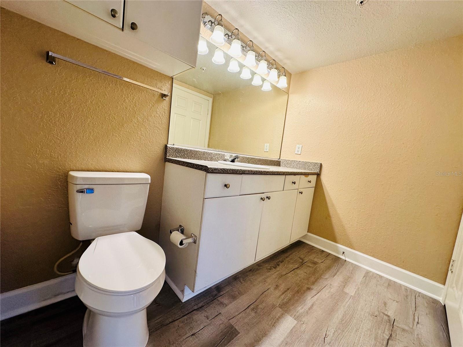 Image 10 of 19 For 206 South Street 3064