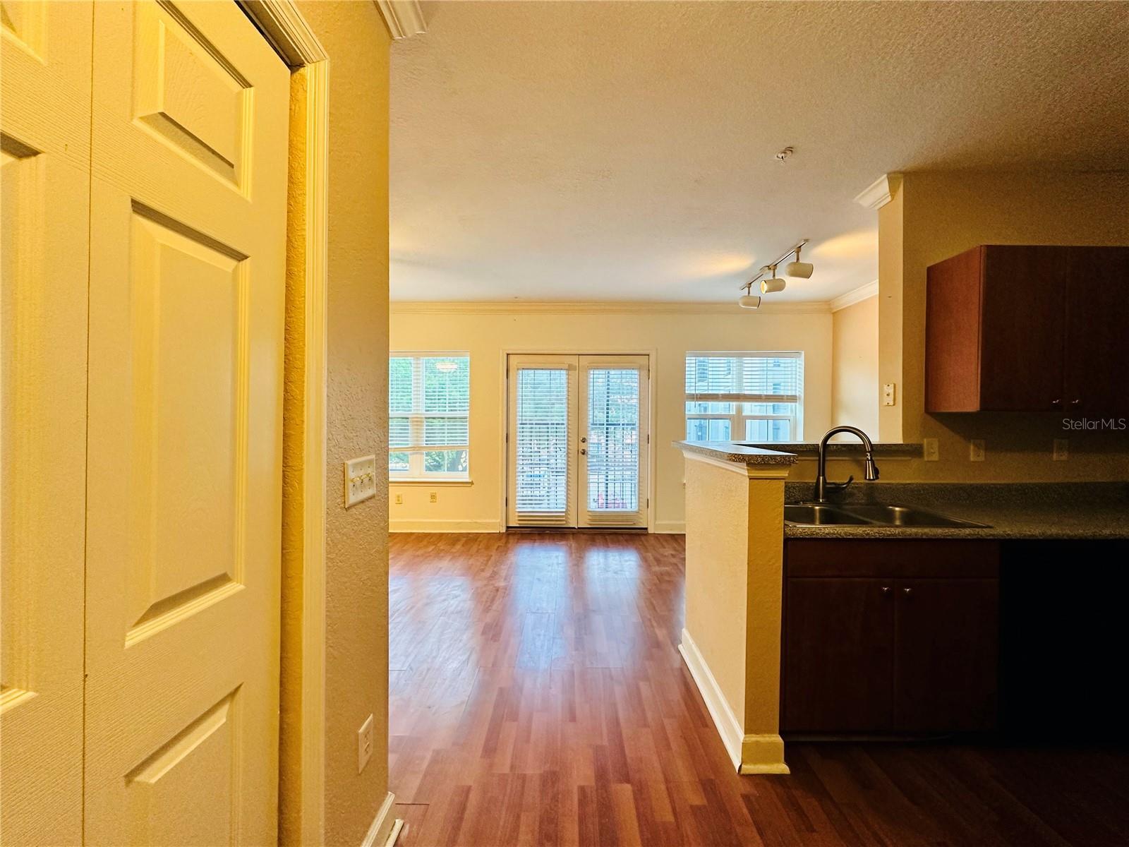 Image 3 of 19 For 206 South Street 3064