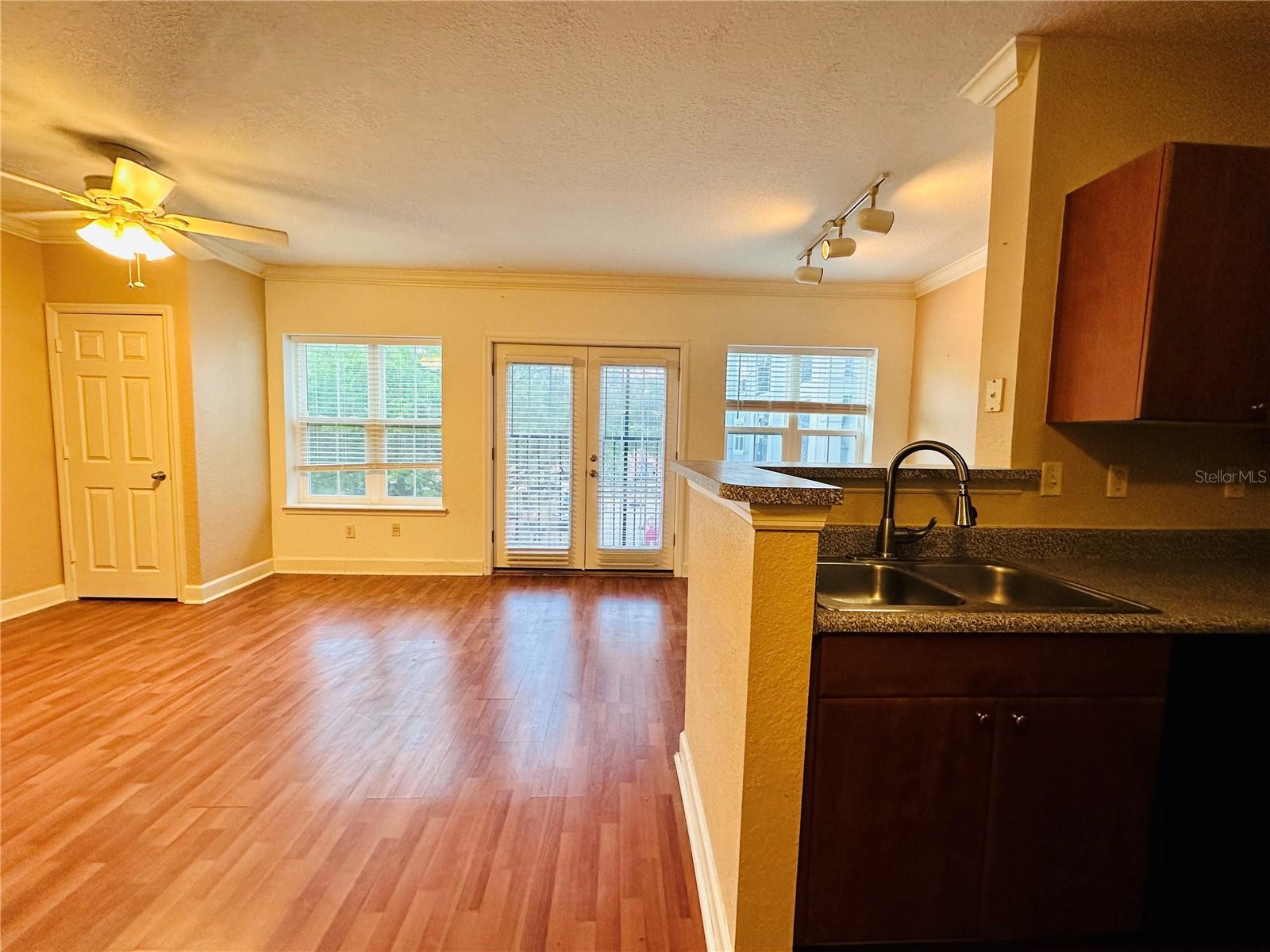 Image 4 of 19 For 206 South Street 3064