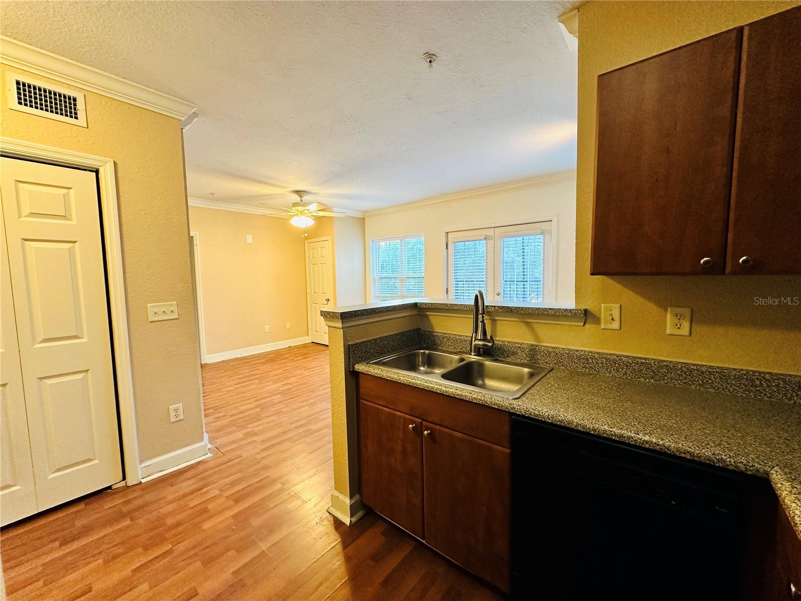 Image 5 of 19 For 206 South Street 3064