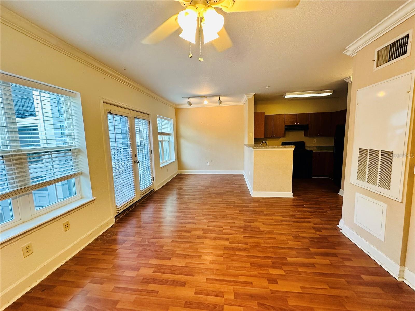 Image 7 of 19 For 206 South Street 3064