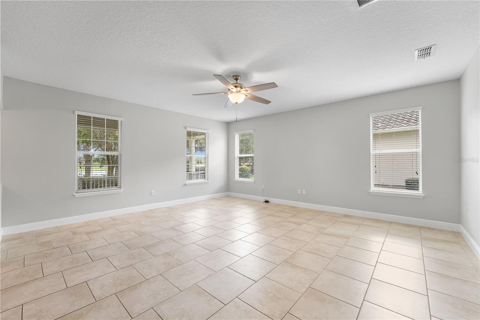 Image 17 of 64 For 7930 Summerlake Pointe Boulevard