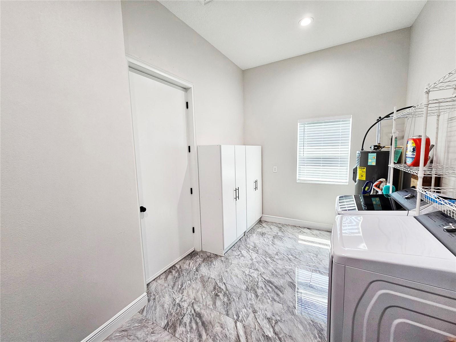 Image 40 of 49 For 2411 Nela Avenue