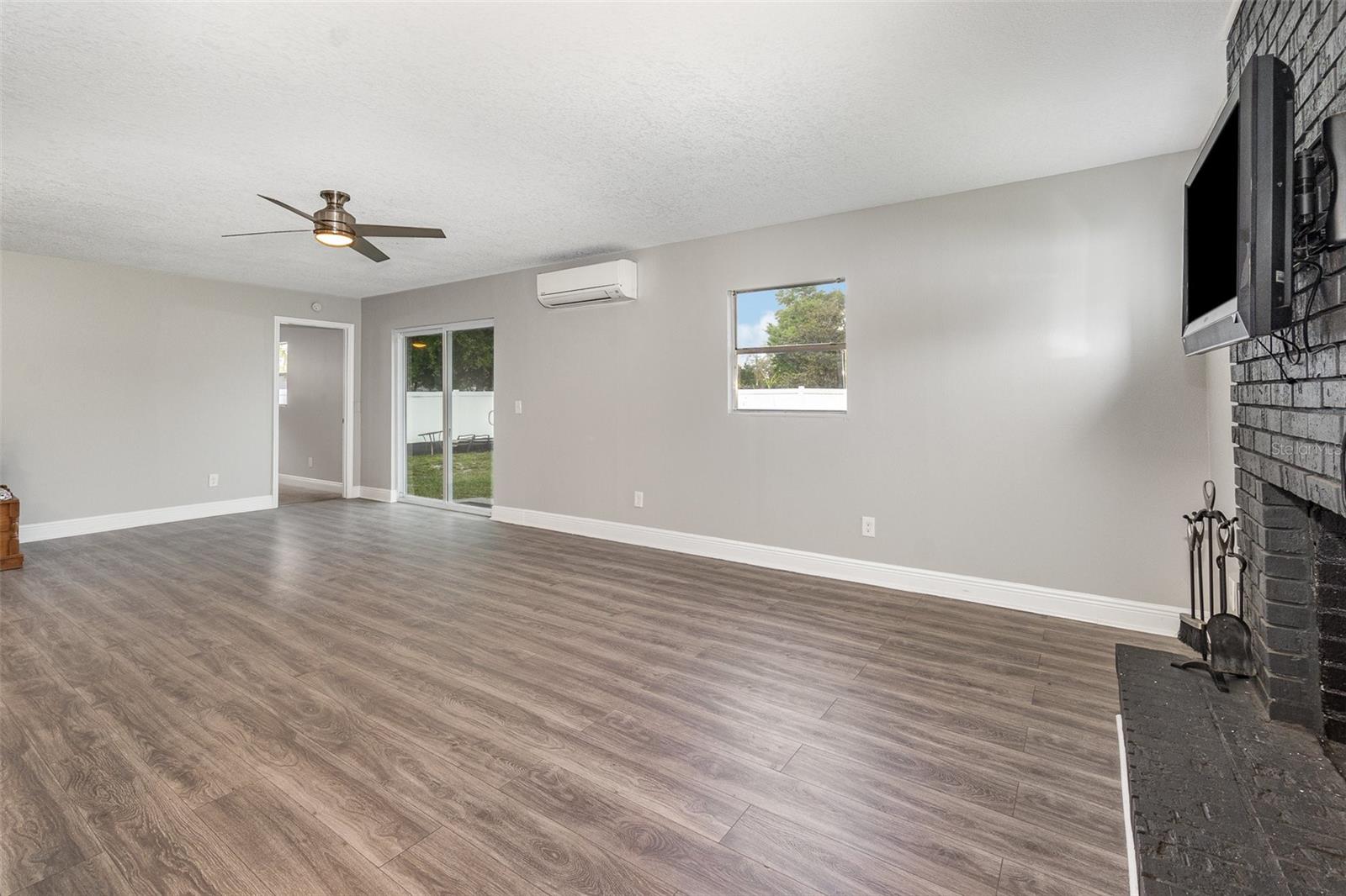 Image 10 of 28 For 698 Douglas Avenue