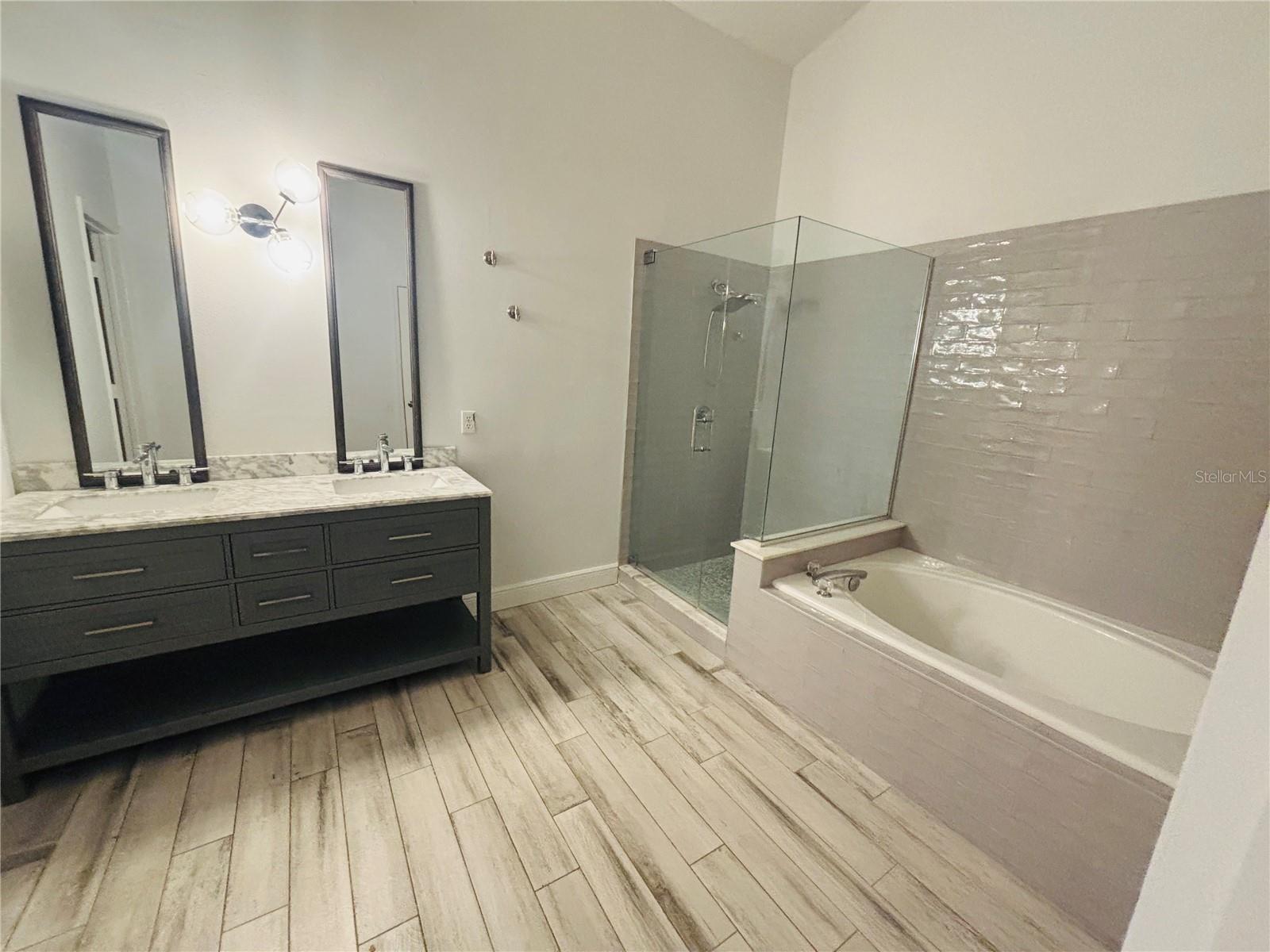 Image 4 of 7 For 5999 Lake Pointe Drive 602
