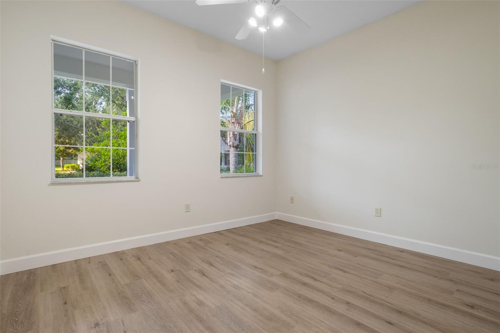 Image 17 of 50 For 103 Crescent Moon Drive