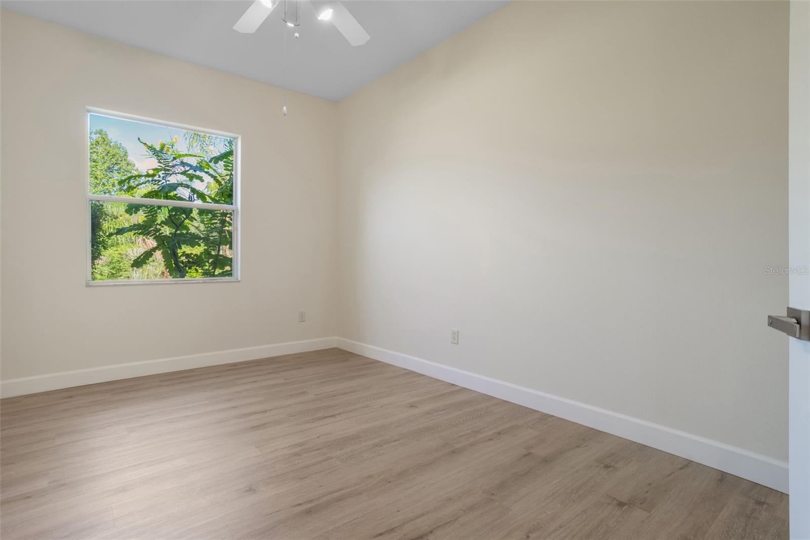 Image 19 of 50 For 103 Crescent Moon Drive