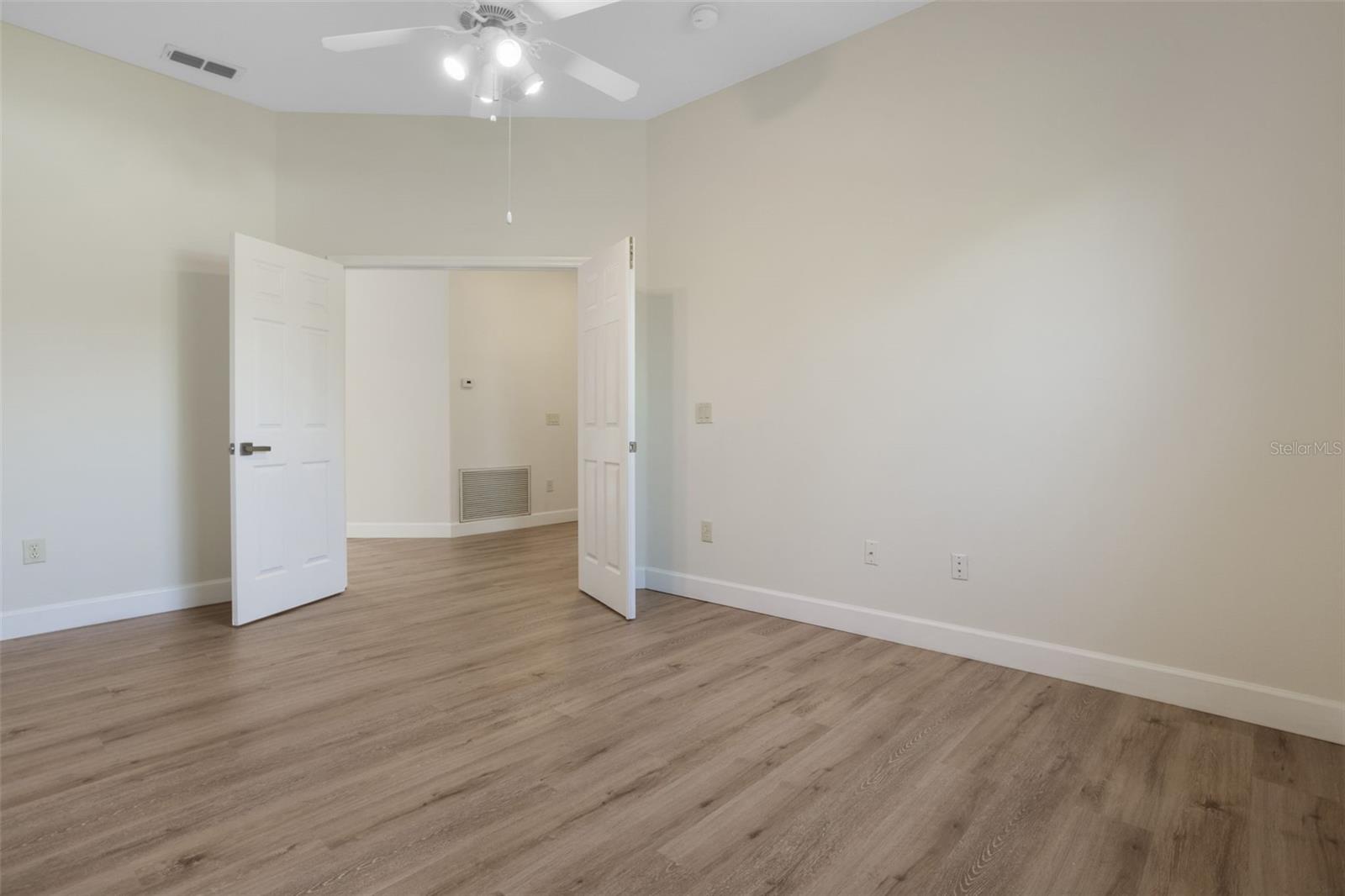 Image 20 of 50 For 103 Crescent Moon Drive