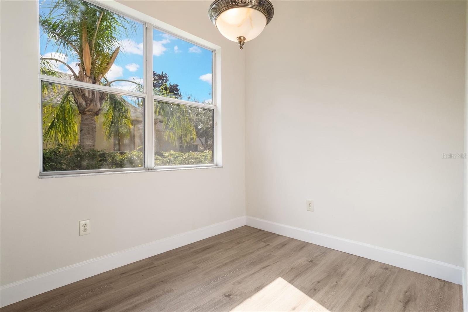 Image 23 of 50 For 103 Crescent Moon Drive