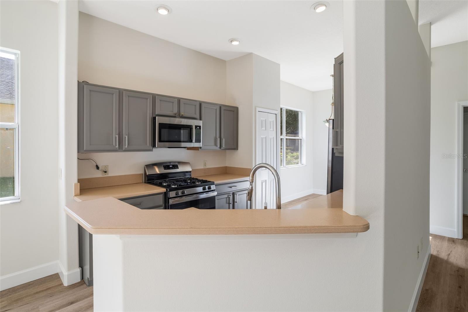 Image 3 of 50 For 103 Crescent Moon Drive