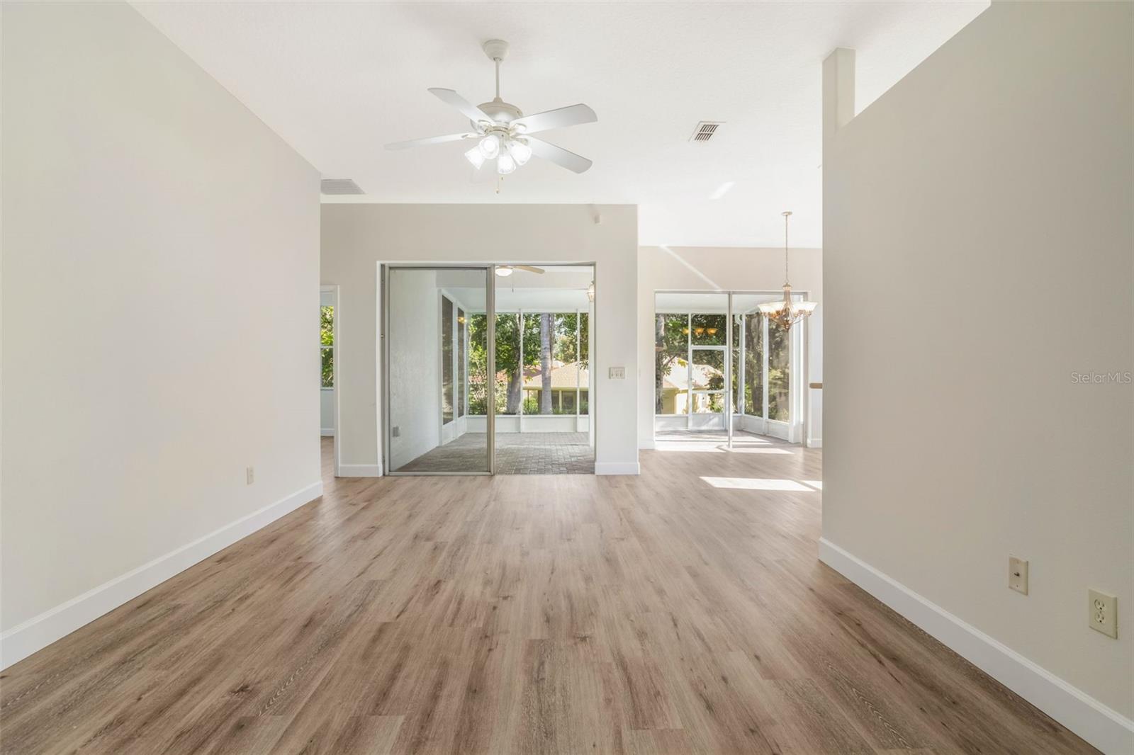 Image 5 of 50 For 103 Crescent Moon Drive