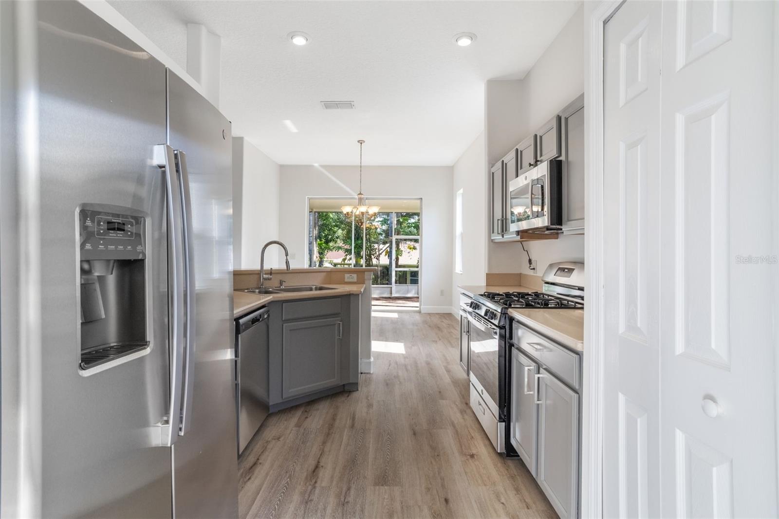 Image 7 of 50 For 103 Crescent Moon Drive