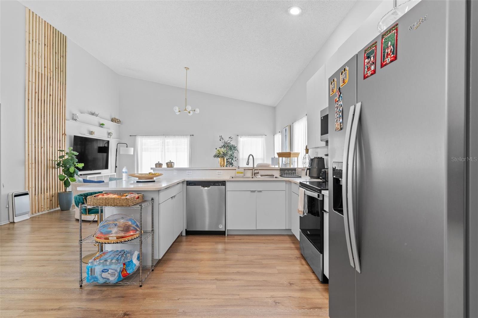 Image 11 of 39 For 128 Emeraldview Avenue