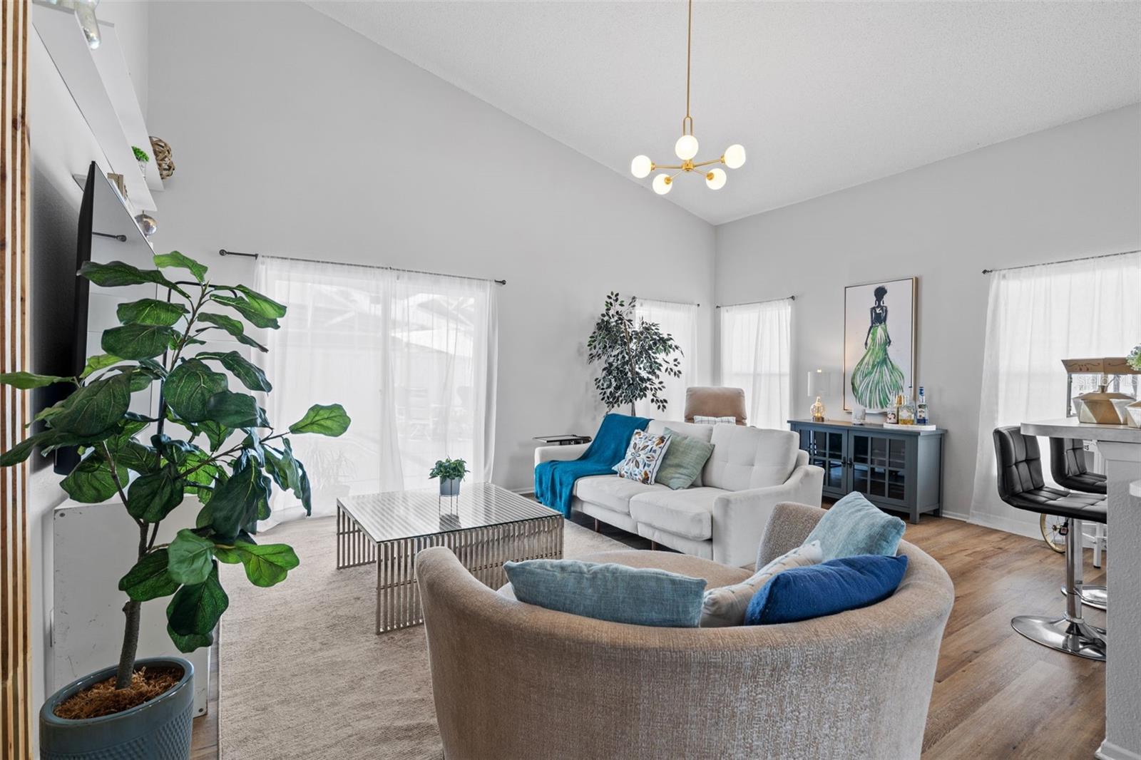 Image 14 of 39 For 128 Emeraldview Avenue