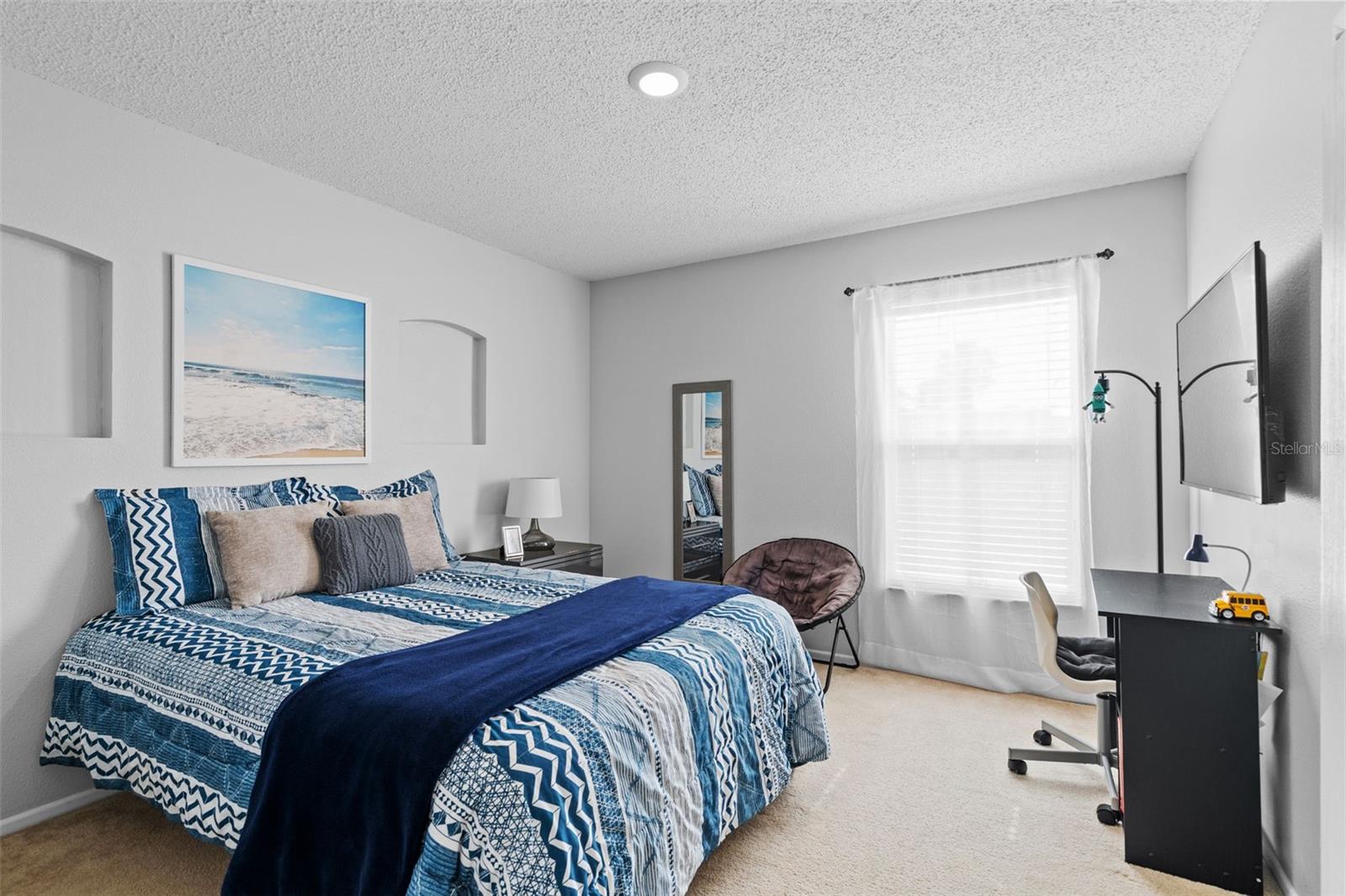 Image 25 of 39 For 128 Emeraldview Avenue