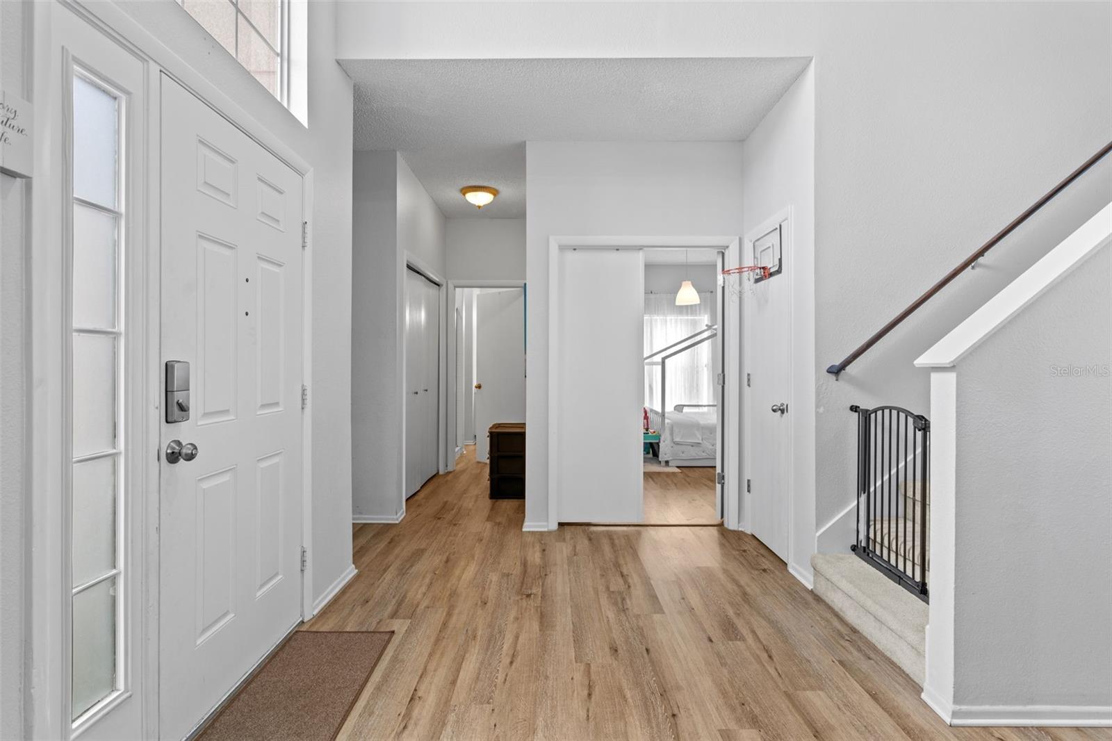 Image 4 of 39 For 128 Emeraldview Avenue