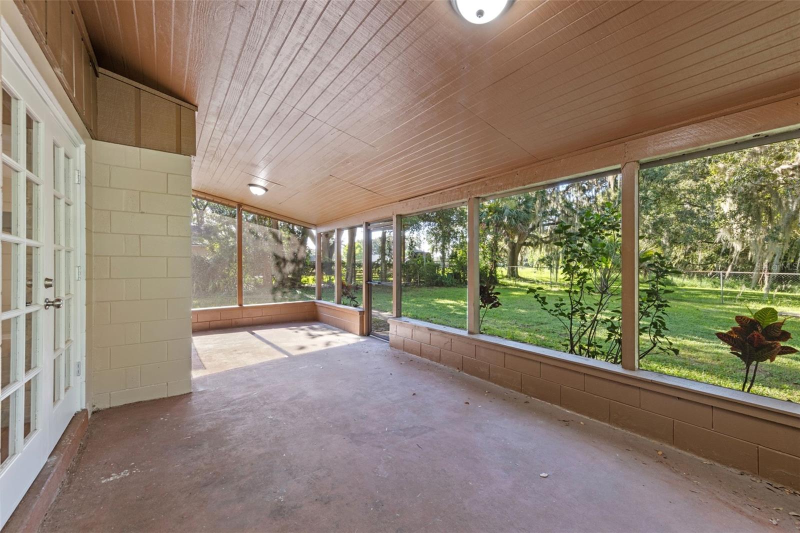 Image 17 of 22 For 525 Garden Heights Drive