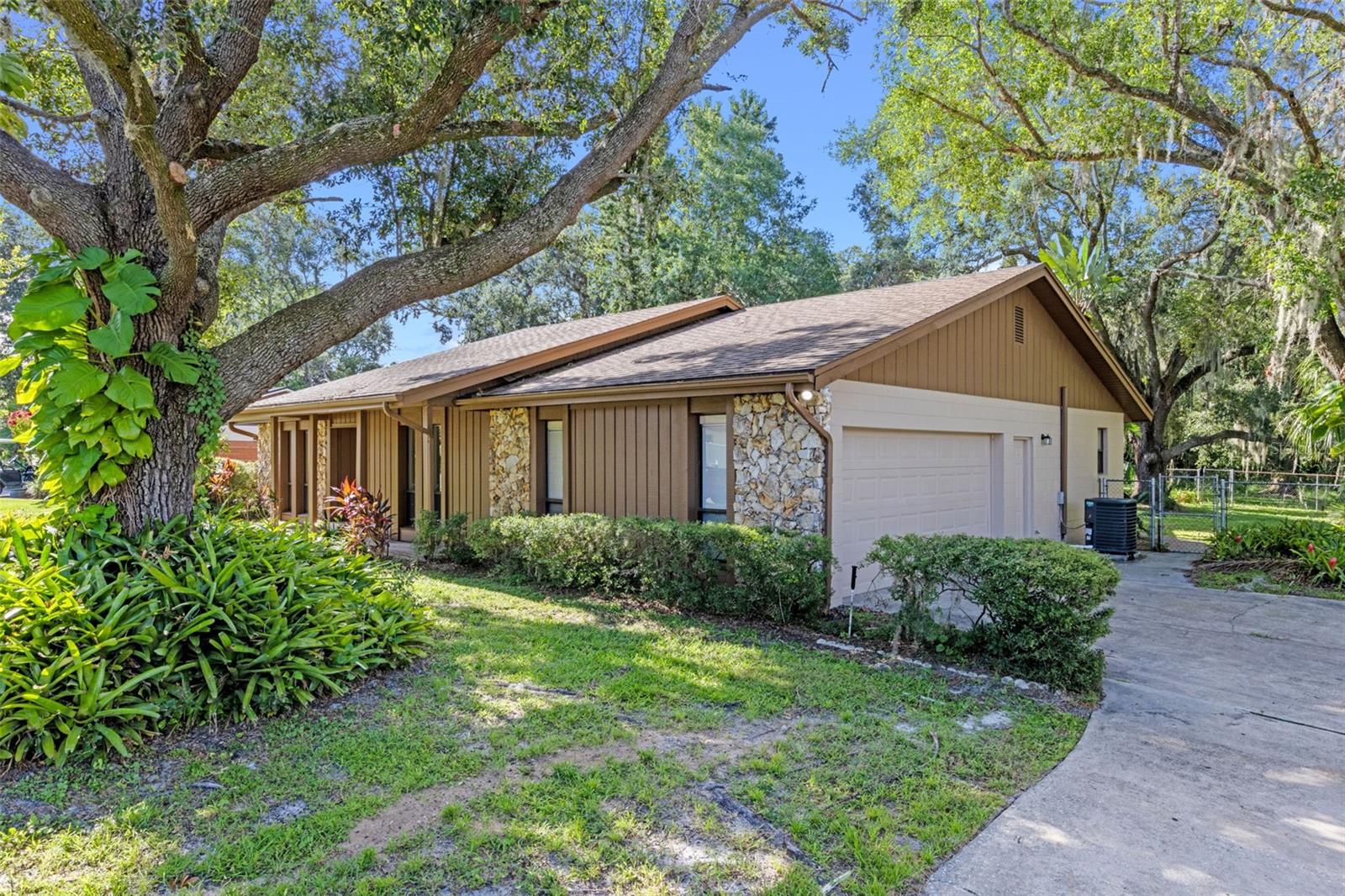 Image 3 of 22 For 525 Garden Heights Drive