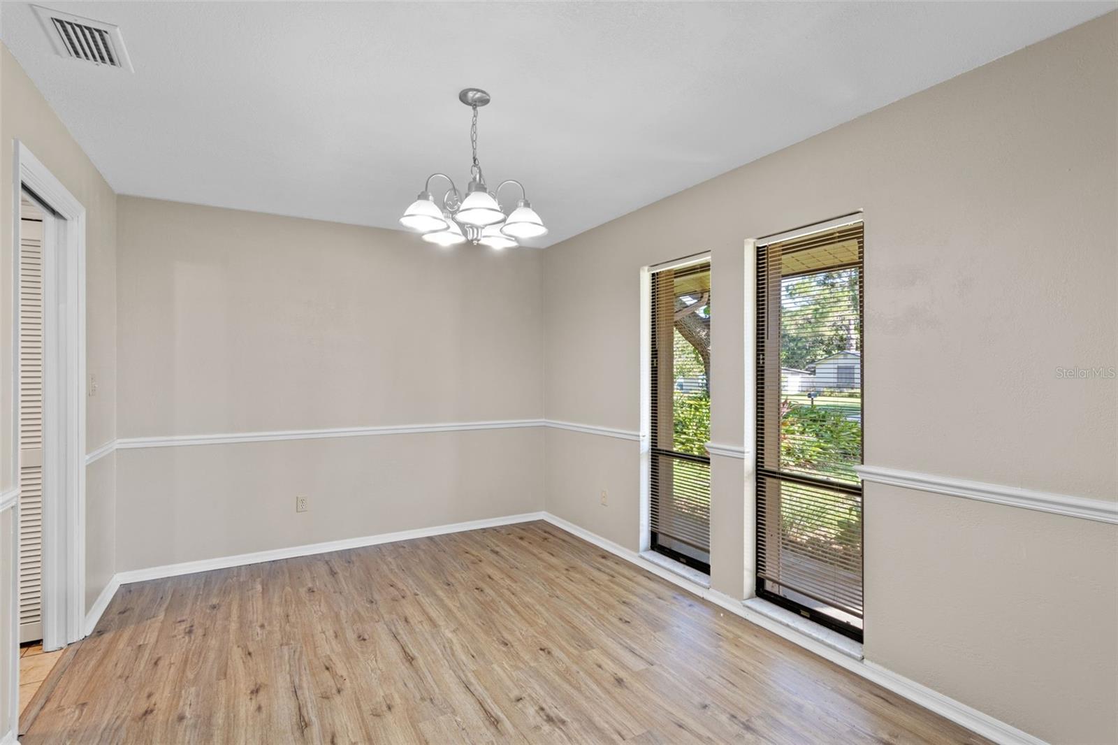 Image 8 of 22 For 525 Garden Heights Drive