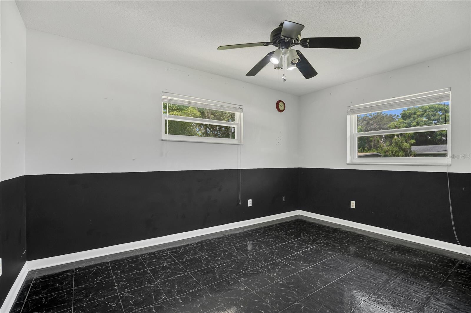 Image 21 of 31 For 637 Magnolia Drive