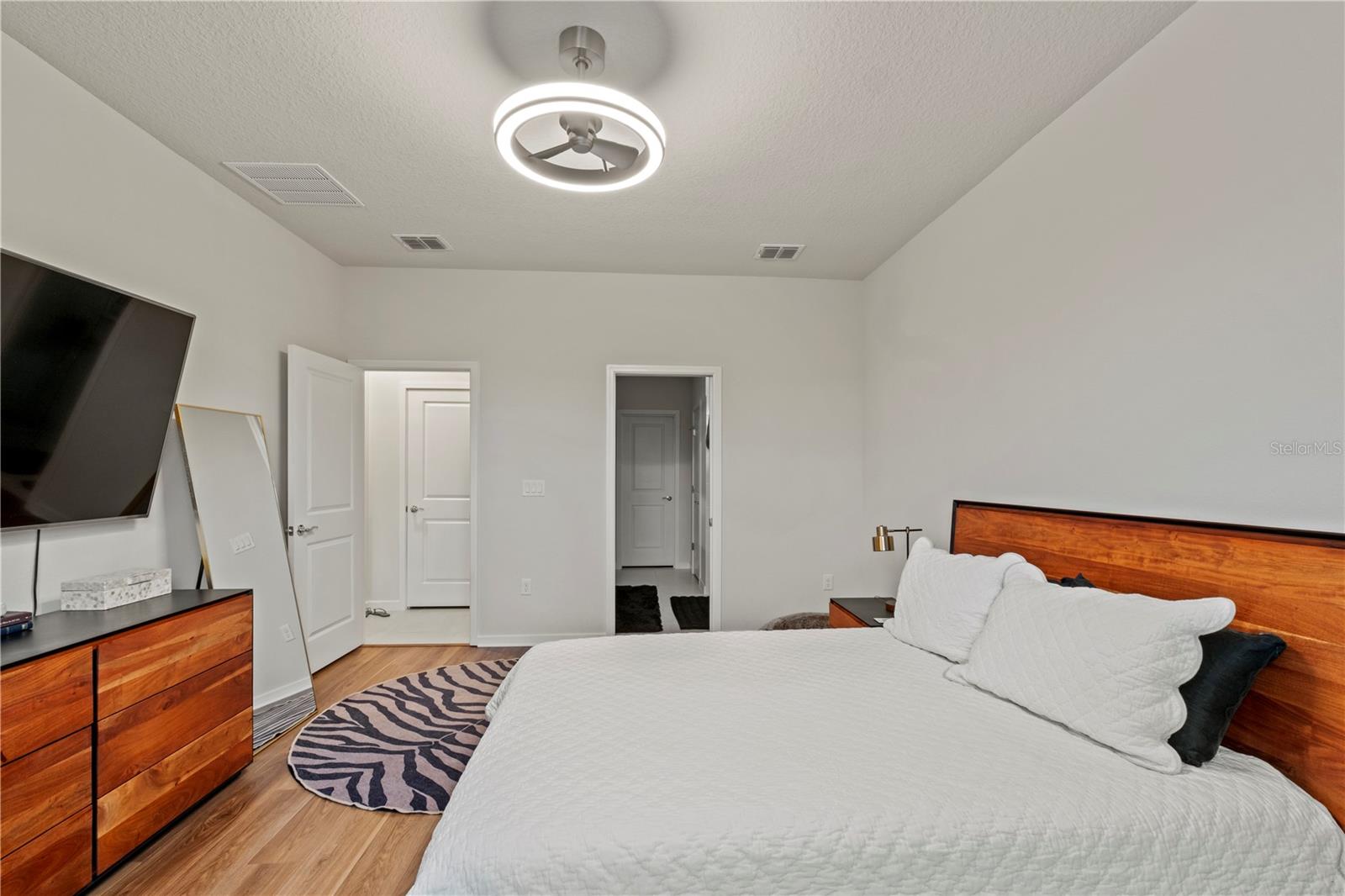 Image 18 of 40 For 15864 Winding Bluff Drive