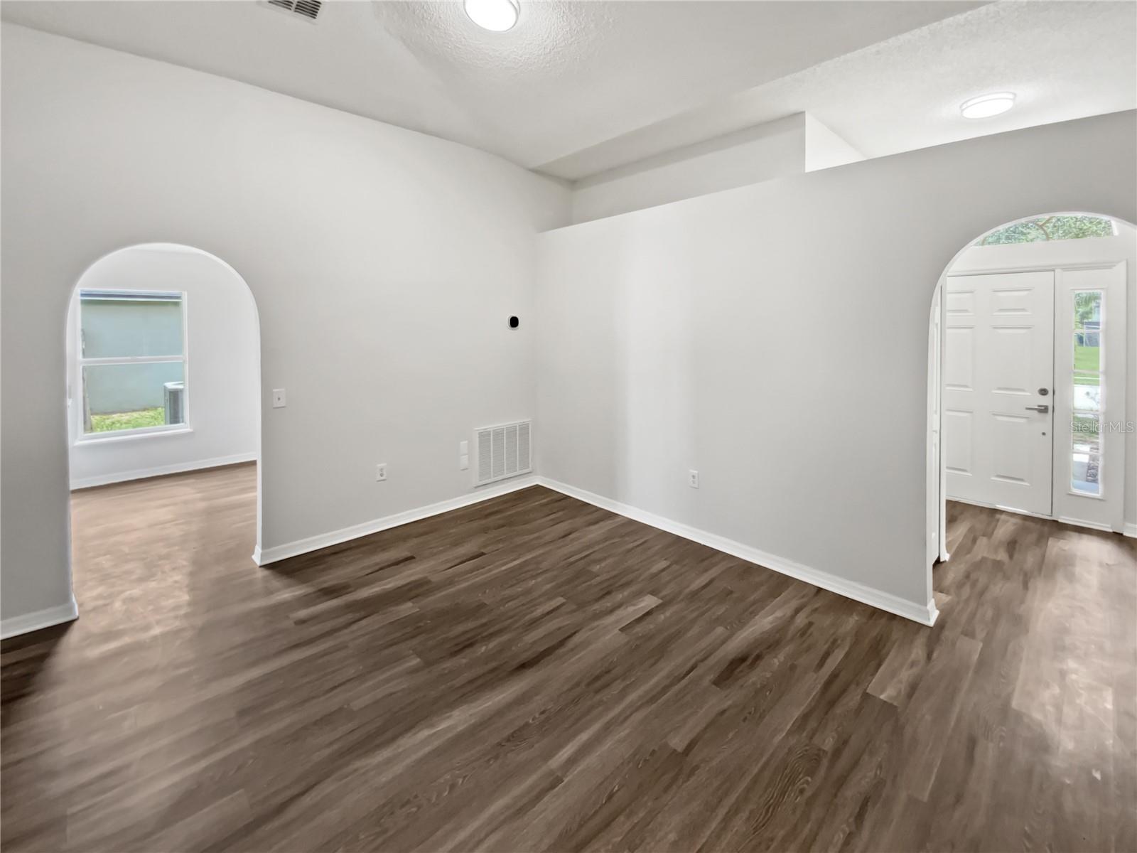 Image 9 of 26 For 310 Velveteen Place