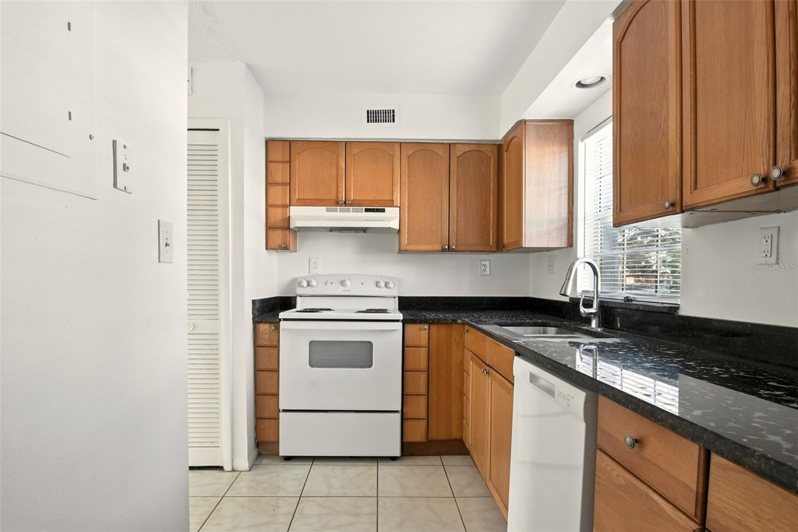 Image 17 of 32 For 3053 George Mason Avenue 7