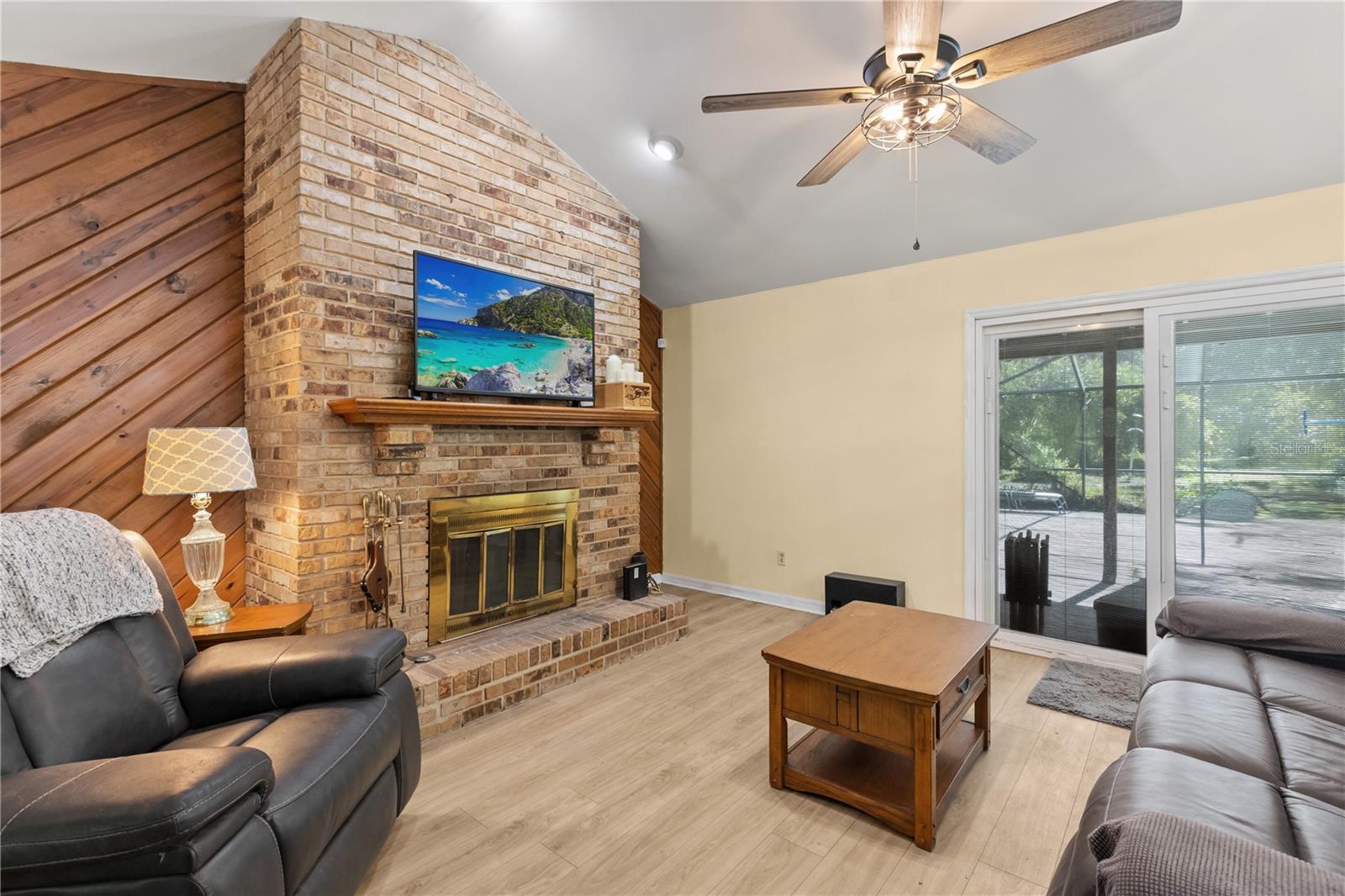 Image 10 of 31 For 579 Kingway Drive