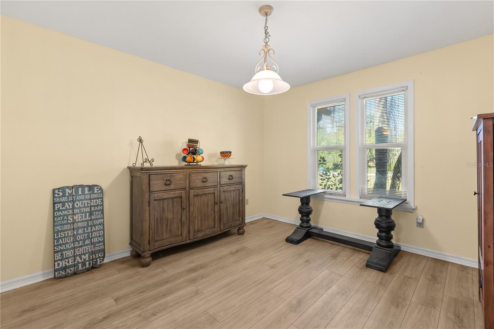 Image 13 of 31 For 579 Kingway Drive
