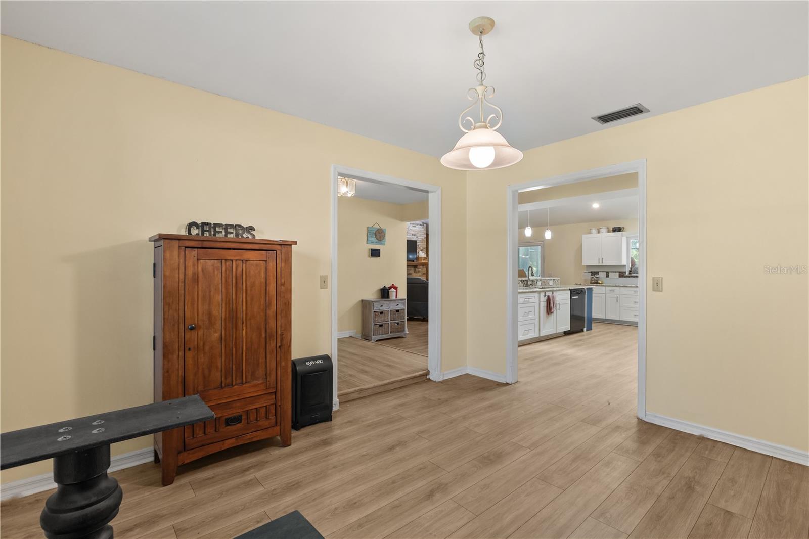 Image 14 of 31 For 579 Kingway Drive
