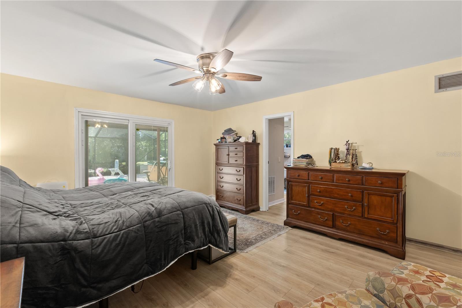Image 16 of 31 For 579 Kingway Drive