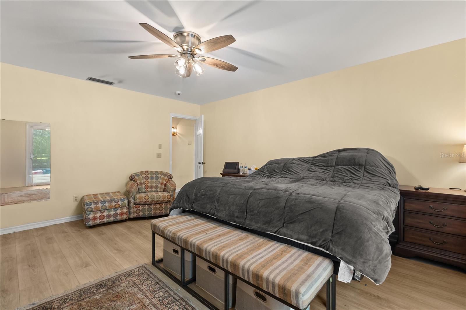 Image 17 of 31 For 579 Kingway Drive