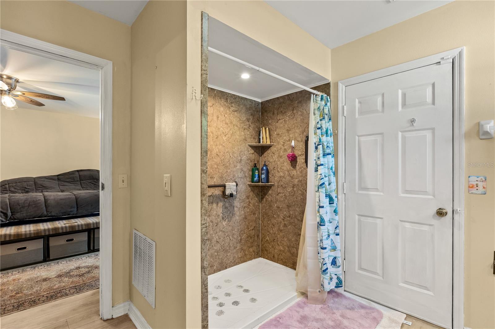 Image 19 of 31 For 579 Kingway Drive