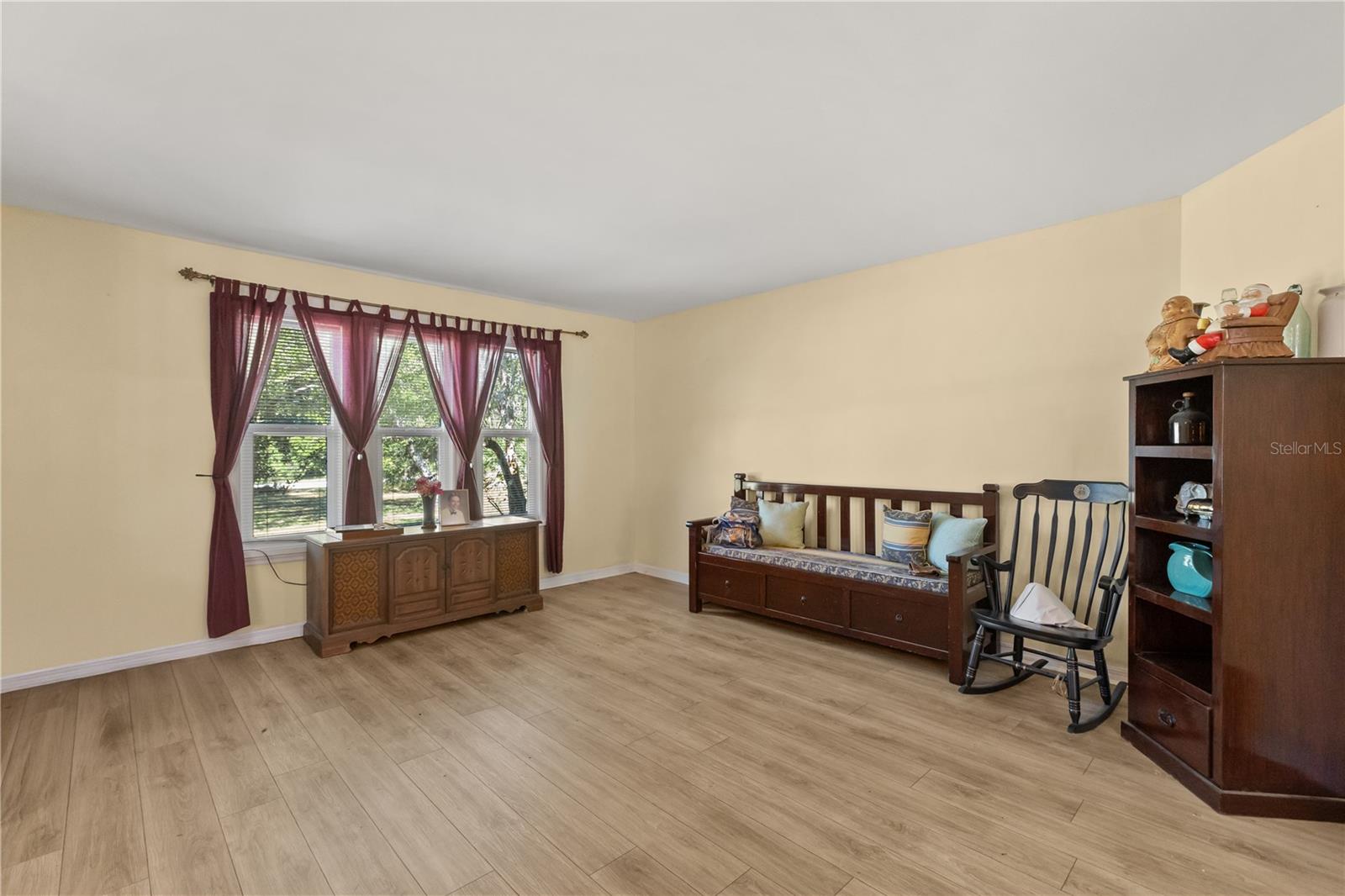 Image 20 of 31 For 579 Kingway Drive