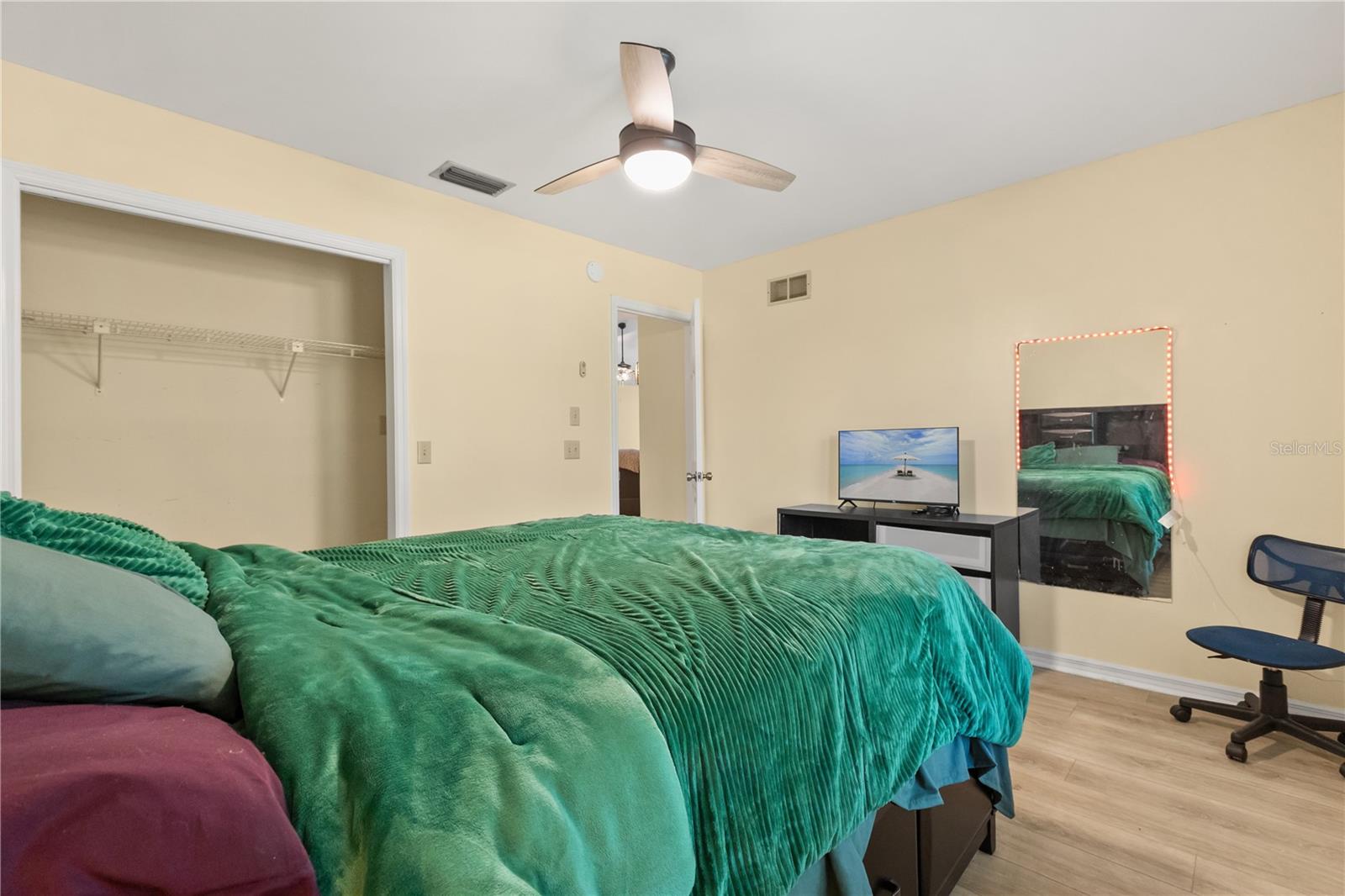Image 24 of 31 For 579 Kingway Drive