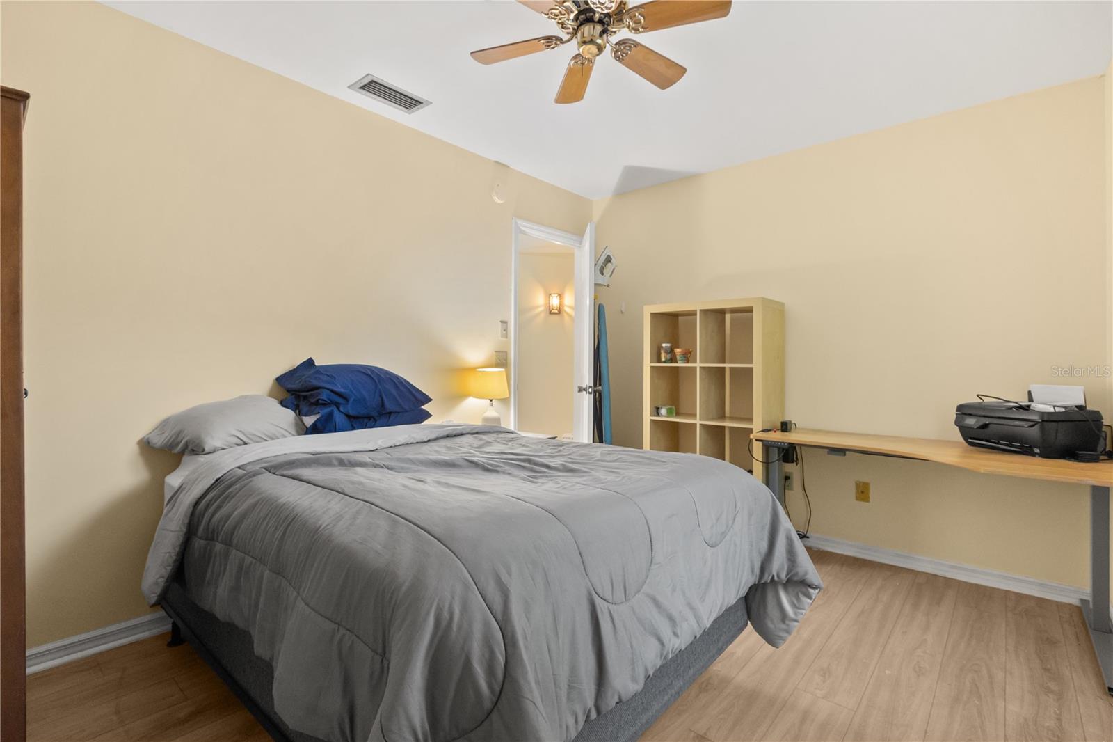 Image 25 of 31 For 579 Kingway Drive