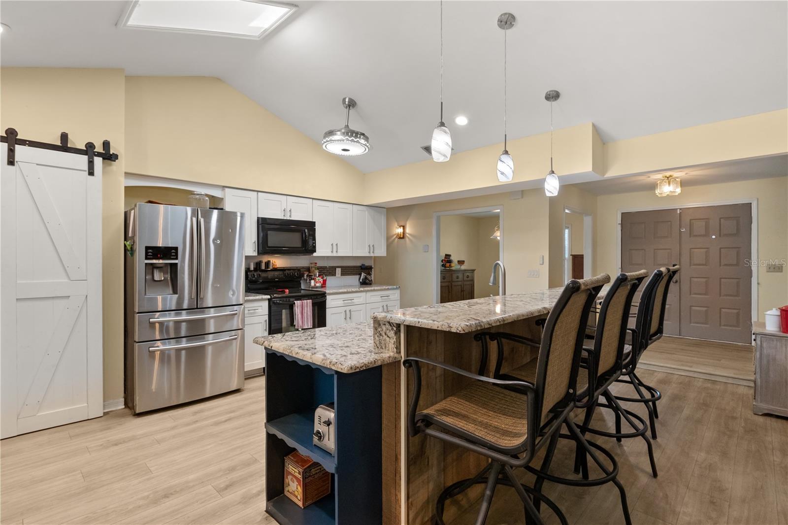 Image 5 of 31 For 579 Kingway Drive