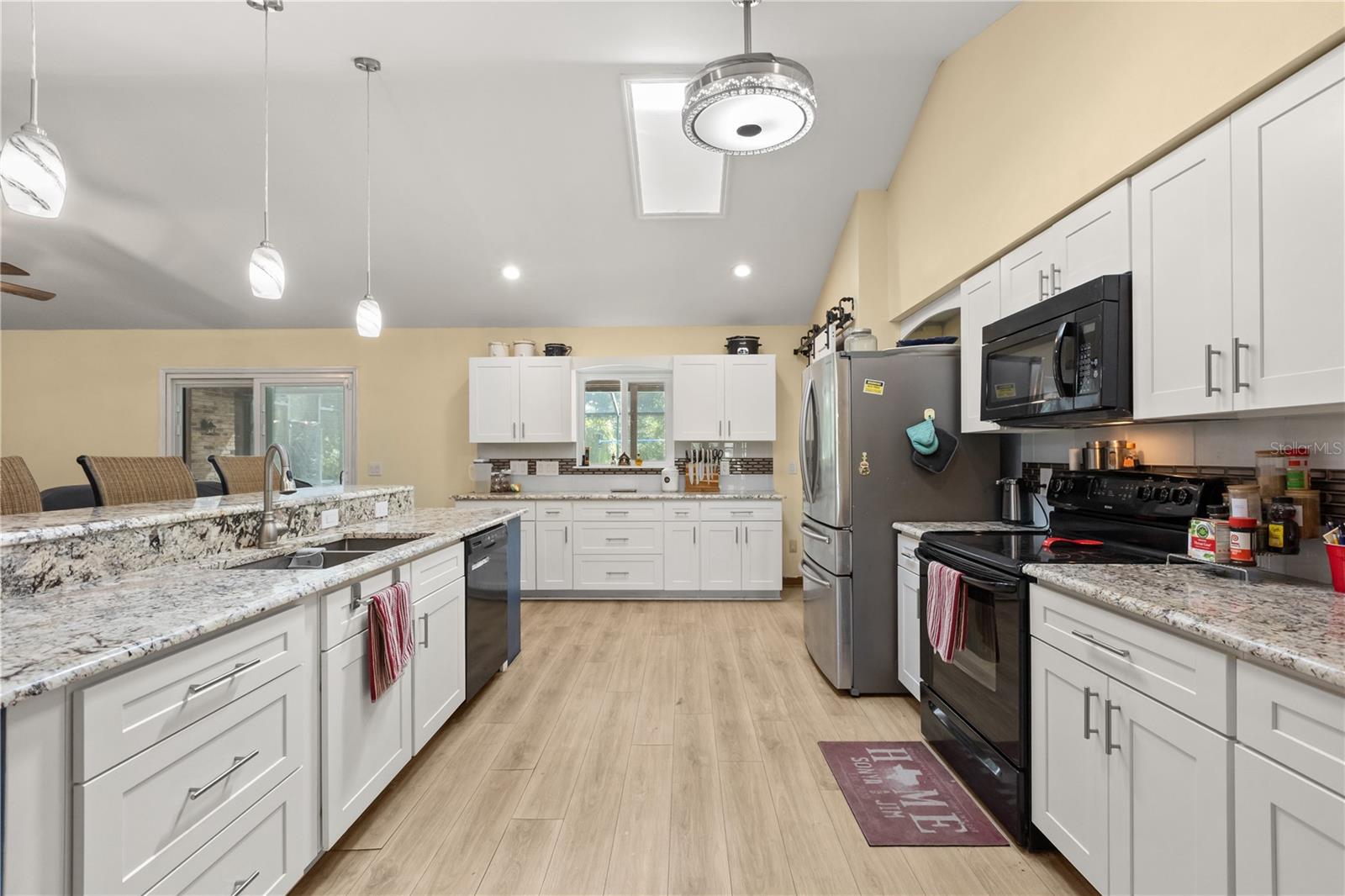 Image 6 of 31 For 579 Kingway Drive