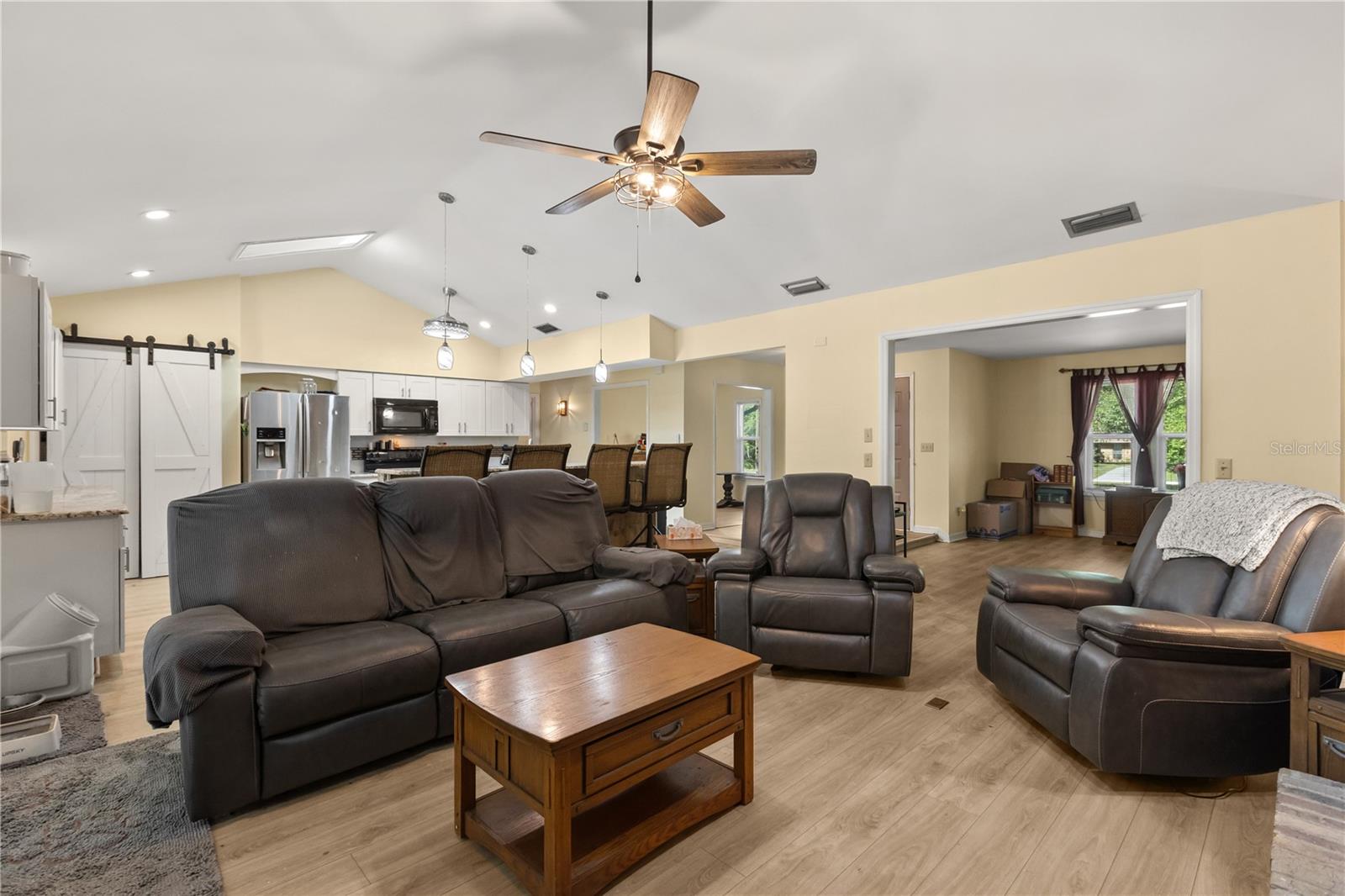 Image 8 of 31 For 579 Kingway Drive
