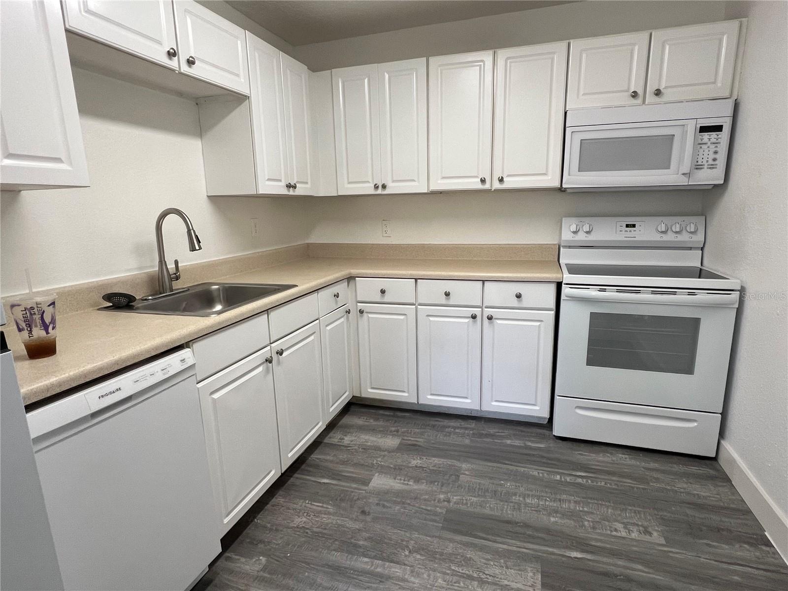 Image 11 of 20 For 3987 Versailles Drive 3987f