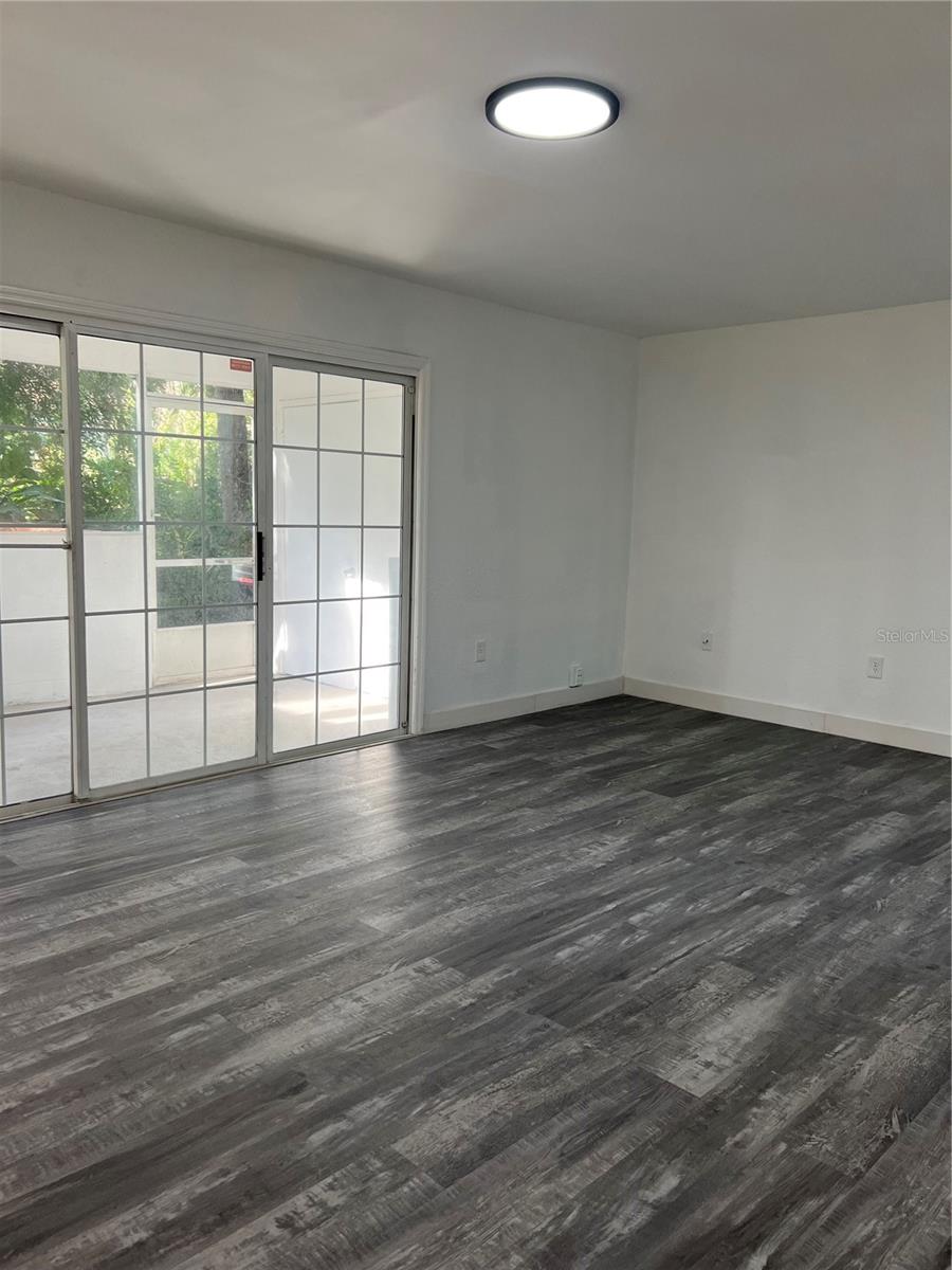 Image 2 of 5 For 3987 Versailles Drive 3987f