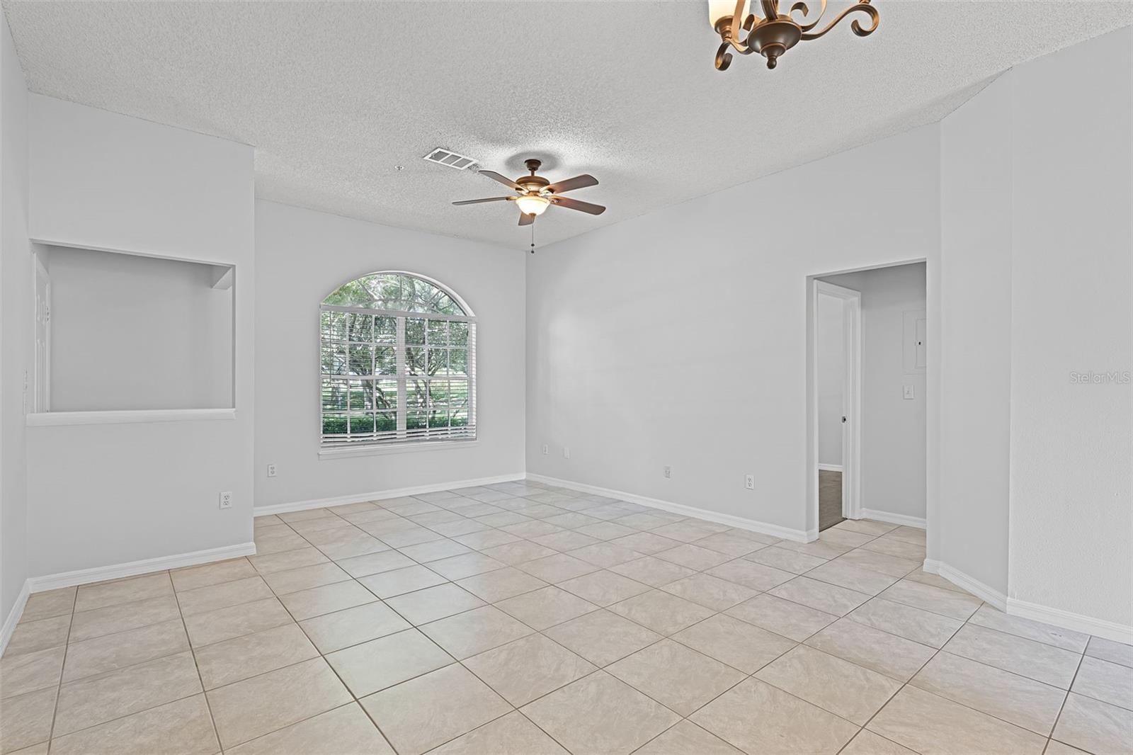 Image 10 of 45 For 160 Reserve Circle 100